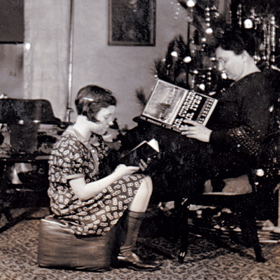 Rebecca and Isabell reading in Harmony