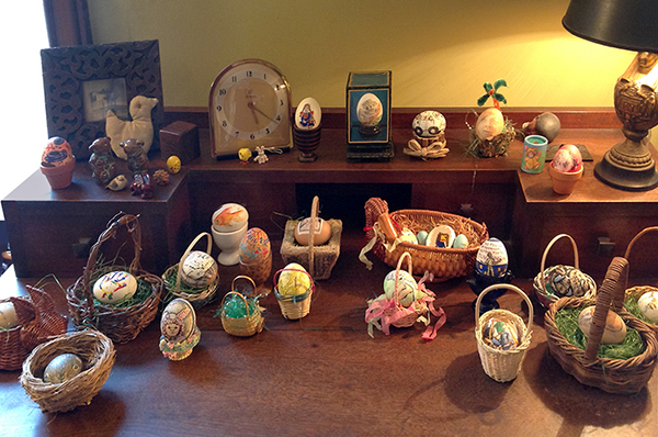 The eggs displayed in mini baskets
