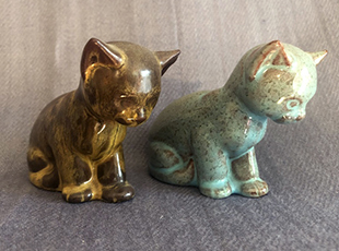 Two Ellen Jennings cats with different Nikodemus glazes