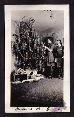 Photo in scrapbook page, with handwritten caption "Christmas 39 J - R"