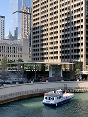 chicago river with apple store and tour boat