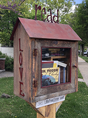 Free libarary with metal letters "love" and "read"