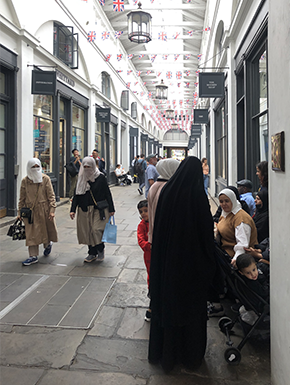 Muslim women in ritzy part of Covent Garden
